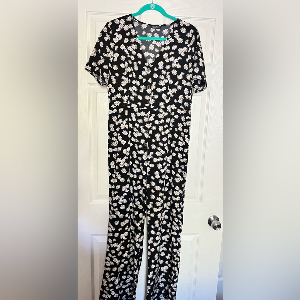 One piece Daisy Outfit Size: L Color: Black